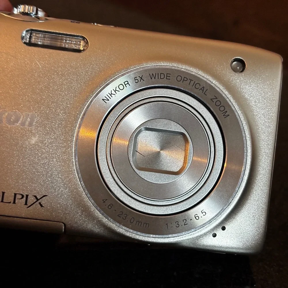 Nikon COOLPIX S3100 Digital Camera 14 MP‎ 5X Nikon Wide Angle Optical Zoom